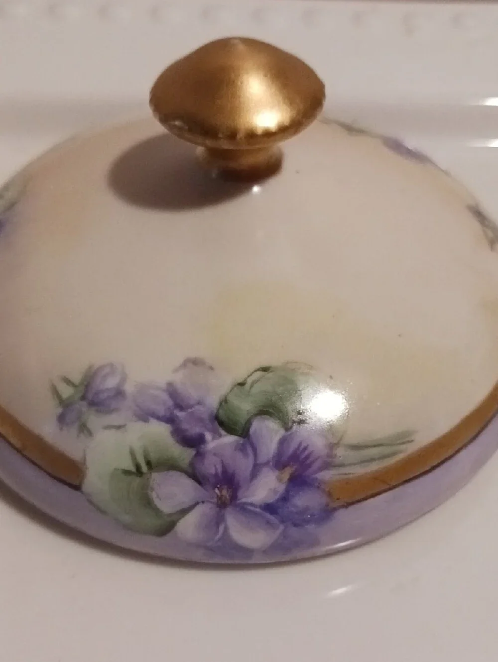 Limoges White Porcelain Violet Flower Design Trinket Box with Gold Trim &  Feet